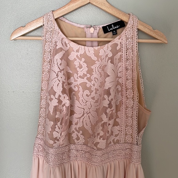 Lulu’s blush bridesmaid dress - Picture 2 of 4